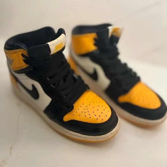 Nike Air Jordan Retro OG High-Top Sneakers - Picture 3 of 10